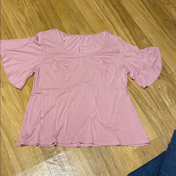 Bundle: Pink cotton top; size XL top & Levi’s size 16/33 cropped boyfriend jeans - Picture 6 of 7